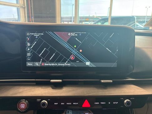 Certified 2022 Kia Carnival EX image 27