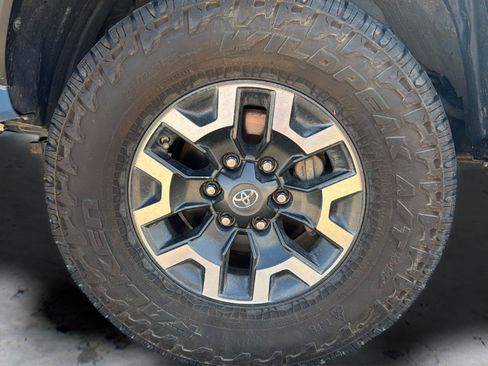 Used 2019 Toyota Tacoma TRD Off-Road AWD/4WD image 30