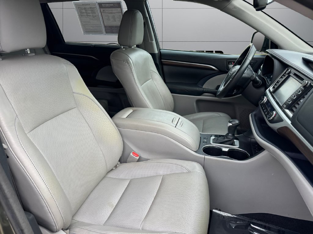 Used 2015 Toyota Highlander Limited AWD/4WD image 17