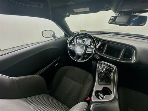 Used 2022 Dodge Challenger GT image 9