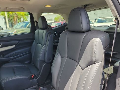 Used 2020 Subaru Ascent Limited w/ Technology Package AWD/4WD image 11