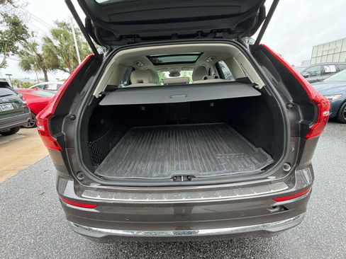 Used 2023 Volvo XC60 B5 Ultimate w/ Protection Package Premier FWD image 12