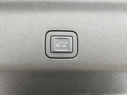 Certified 2024 Chevrolet Suburban Z71 w/ Z71 Off-Road Package image 42