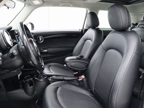 Used 2019 MINI Cooper 2-Door Hardtop image 10