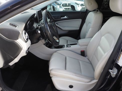 Used 2017 Mercedes-Benz GLA 250 4MATIC image 12