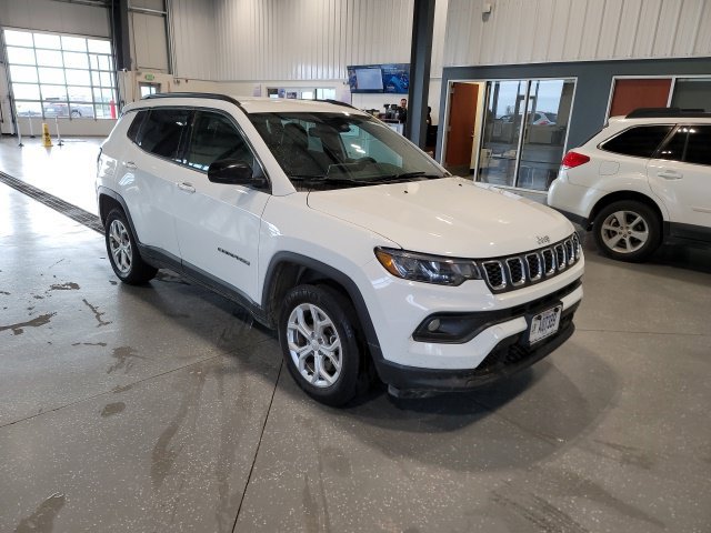 Used 2024 Jeep Compass Latitude AWD/4WD image 1