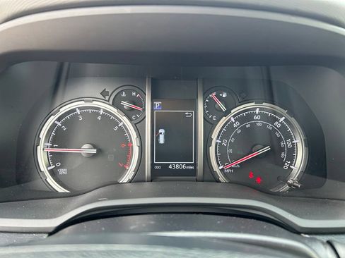 Used 2021 Toyota 4Runner Venture w/ Moonroof Package AWD/4WD image 14