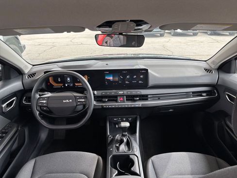 Used 2025 Kia K4 LXS image 32