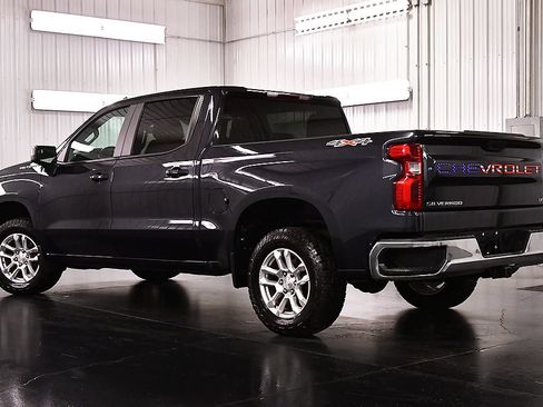 Used 2022 Chevrolet Silverado 1500 LT AWD/4WD image 5