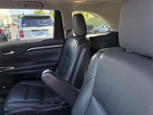 Used 2015 Toyota Highlander Limited Platinum AWD/4WD image 11