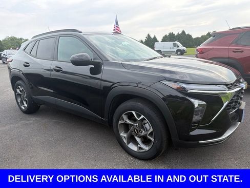 Used 2025 Chevrolet Trax LT FWD image 7
