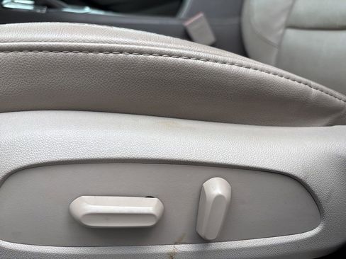 Used 2017 Chevrolet Cruze Premier FWD image 12