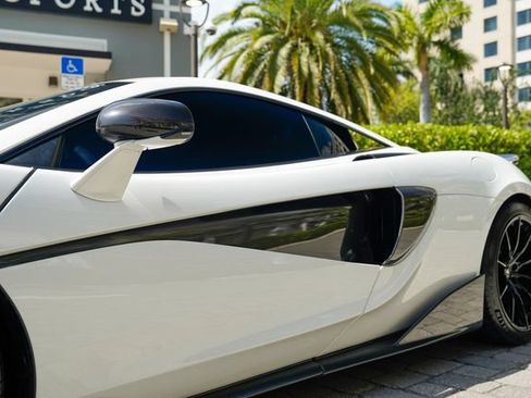 Used 2019 McLaren 600LT RWD image 10