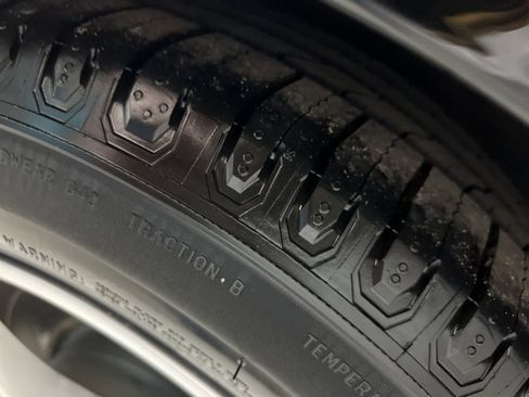 Used 2020 Chevrolet Camaro LT image 40