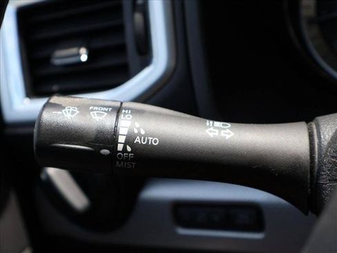 Used 2018 Nissan Titan S AWD/4WD image 15