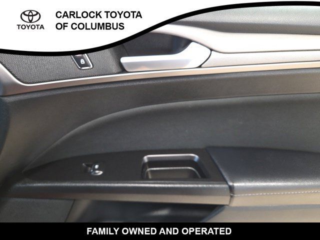 Used 2017 Ford Fusion SE w/ Fusion SE Technology Package FWD image 22
