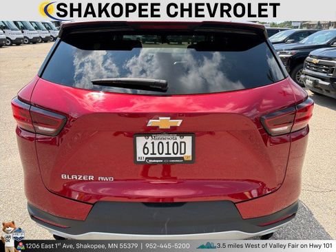 Used 2025 Chevrolet Blazer LT AWD/4WD image 3