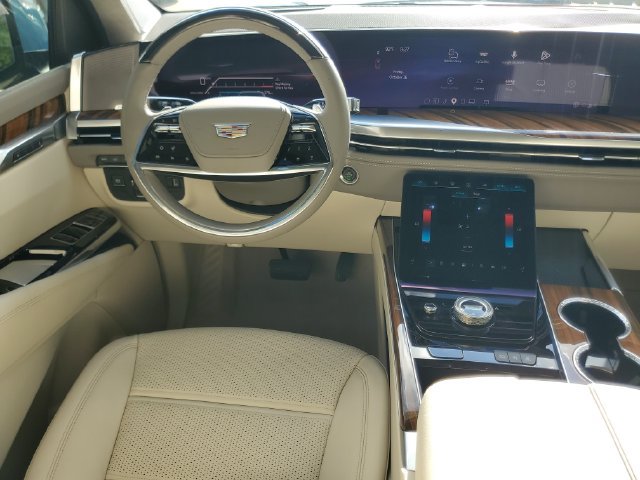 Used 2025 Cadillac Escalade ESV Sport Platinum RWD image 18