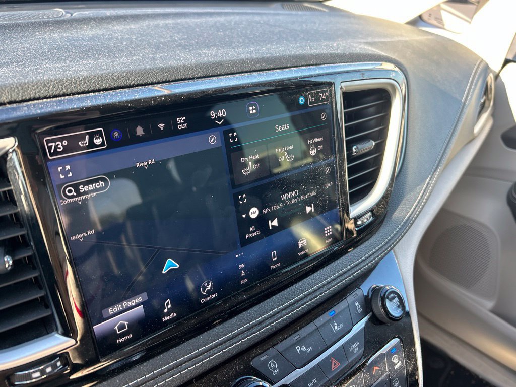 Used 2023 Chrysler Pacifica Touring-L w/ Uconnect Theater Family Group AWD/4WD image 15