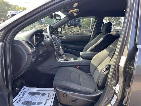 Used 2017 Jeep Grand Cherokee Laredo AWD/4WD image 15