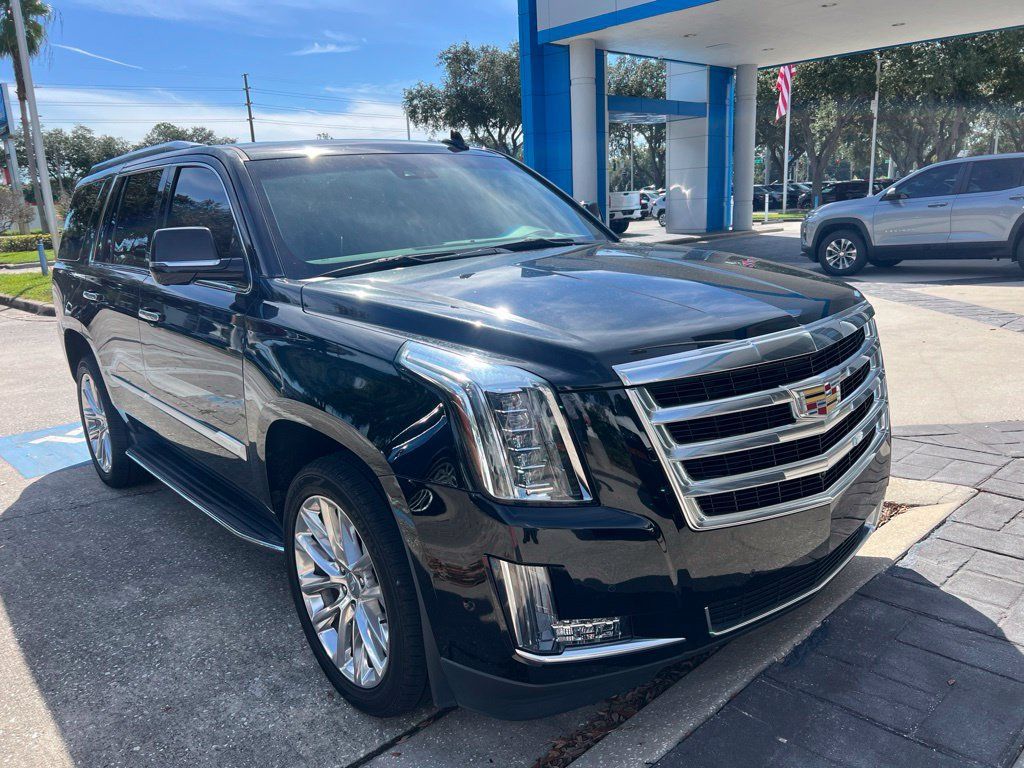 Used 2020 Cadillac Escalade Luxury RWD image 3