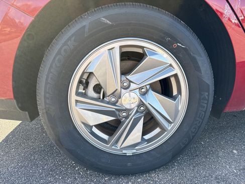 New 2025 Hyundai Elantra SE image 8