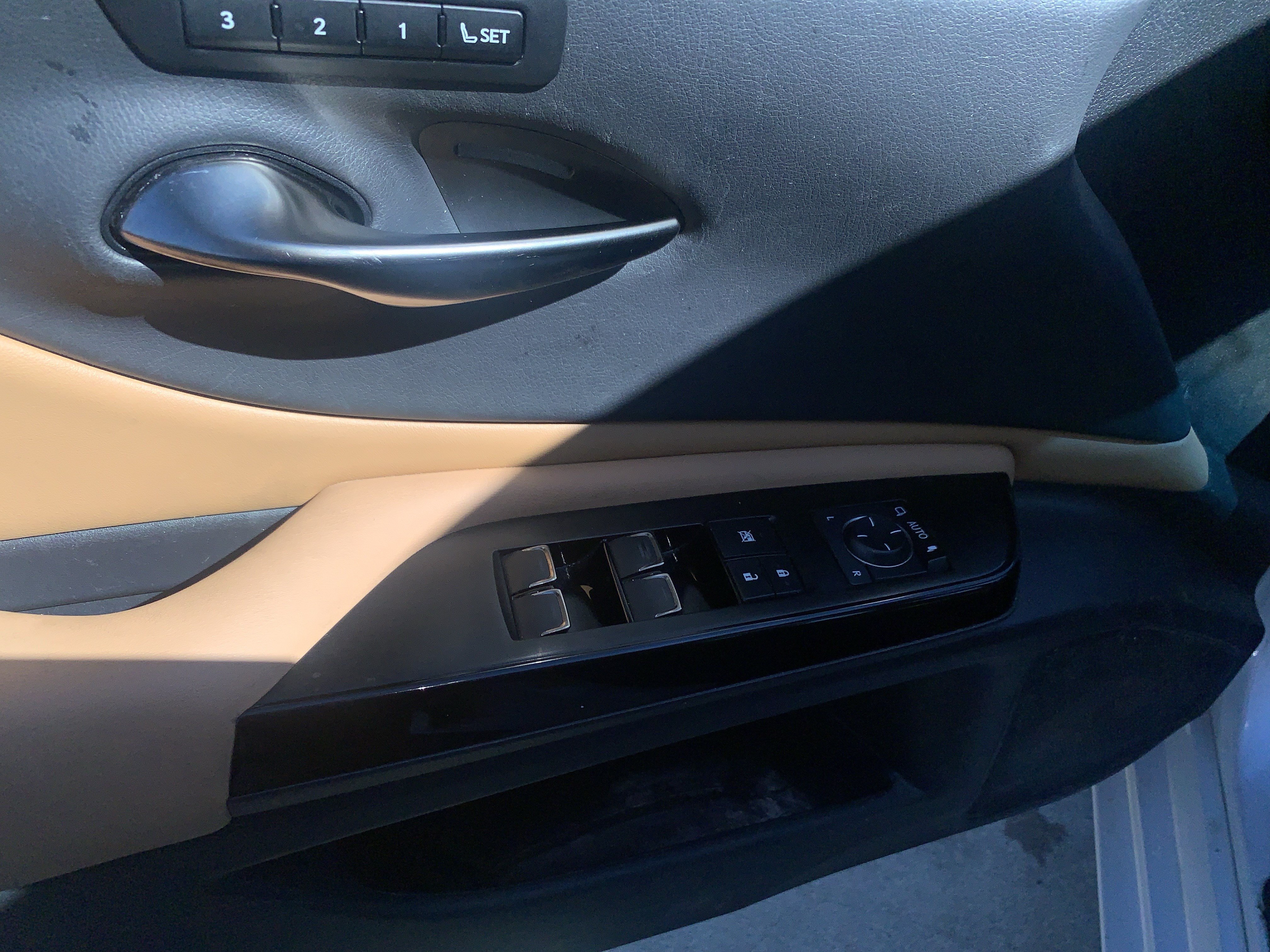 Used 2023 Lexus ES 350 w/ Premium Package FWD image 15
