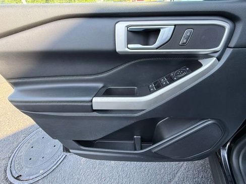 Used 2022 Ford Explorer XLT w/ Equipment Group 202A image 19