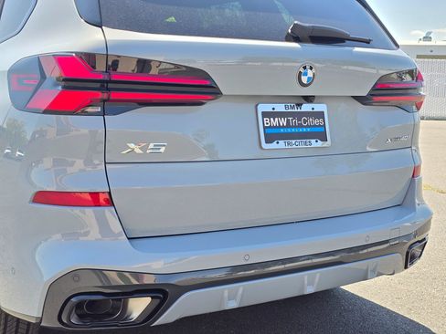New 2026 BMW X5 xDrive40i w/ M Sport Package AWD/4WD image 7