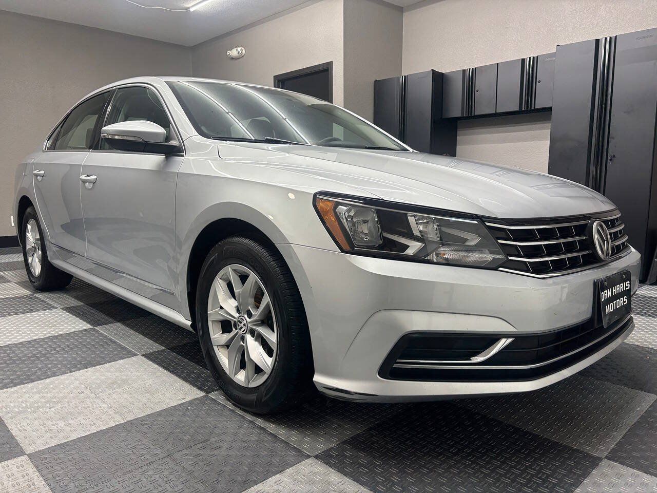 Used 2017 Volkswagen Passat 1.8T S FWD image 5