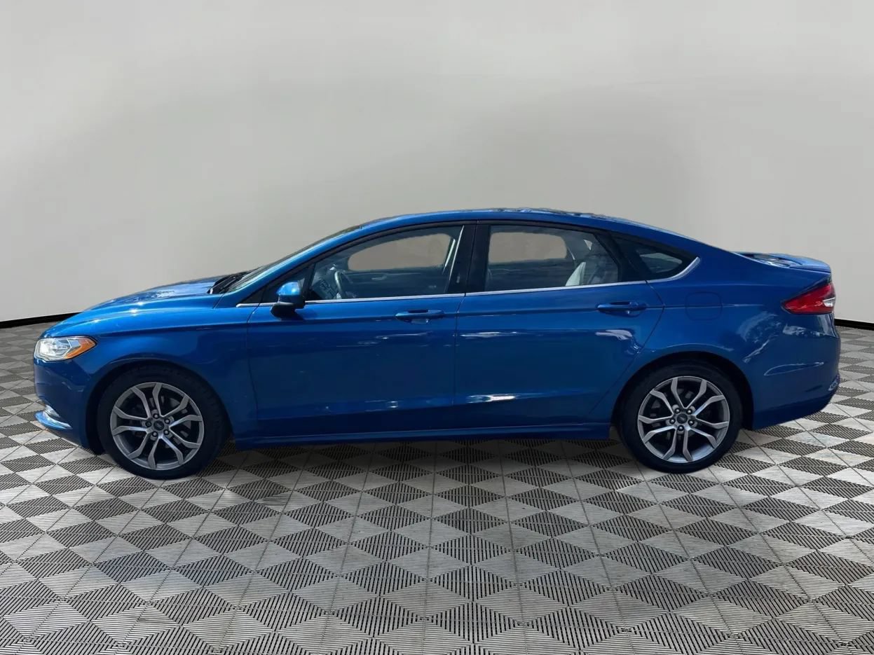 Used 2017 Ford Fusion SE w/ Equipment Group 201A FWD image 8