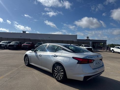 Certified 2025 Nissan Altima 2.5 SV FWD image 14