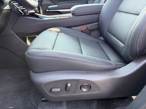 New 2026 Chevrolet Traverse LT w/ Sun and Wheel Package FWD image 19