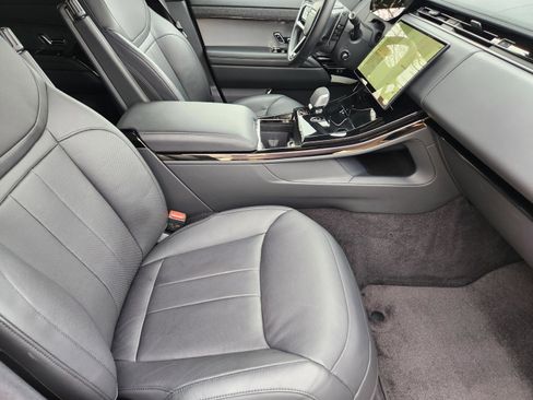 Used 2025 Land Rover Range Rover Sport SE image 14