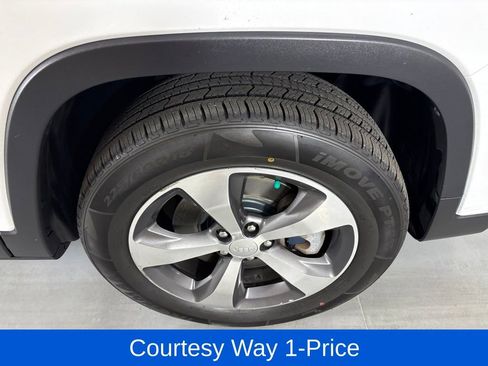Used 2019 Jeep Cherokee Limited AWD/4WD image 13