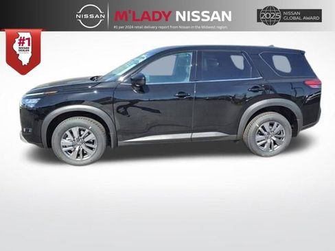 New 2025 Nissan Pathfinder S image 4