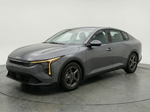 Used 2025 Kia K4 LXS image 3