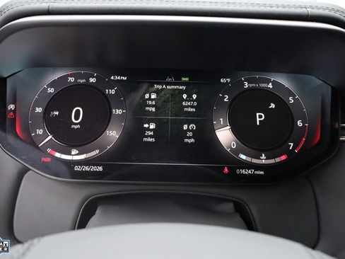 Used 2025 Land Rover Range Rover Sport SE image 17