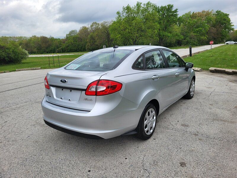 Used 2013 Ford Fiesta SE FWD image 7