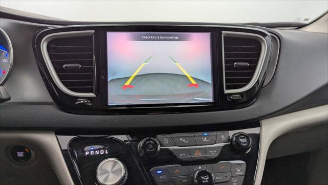 Used 2023 Chrysler Pacifica Touring-L FWD image 28