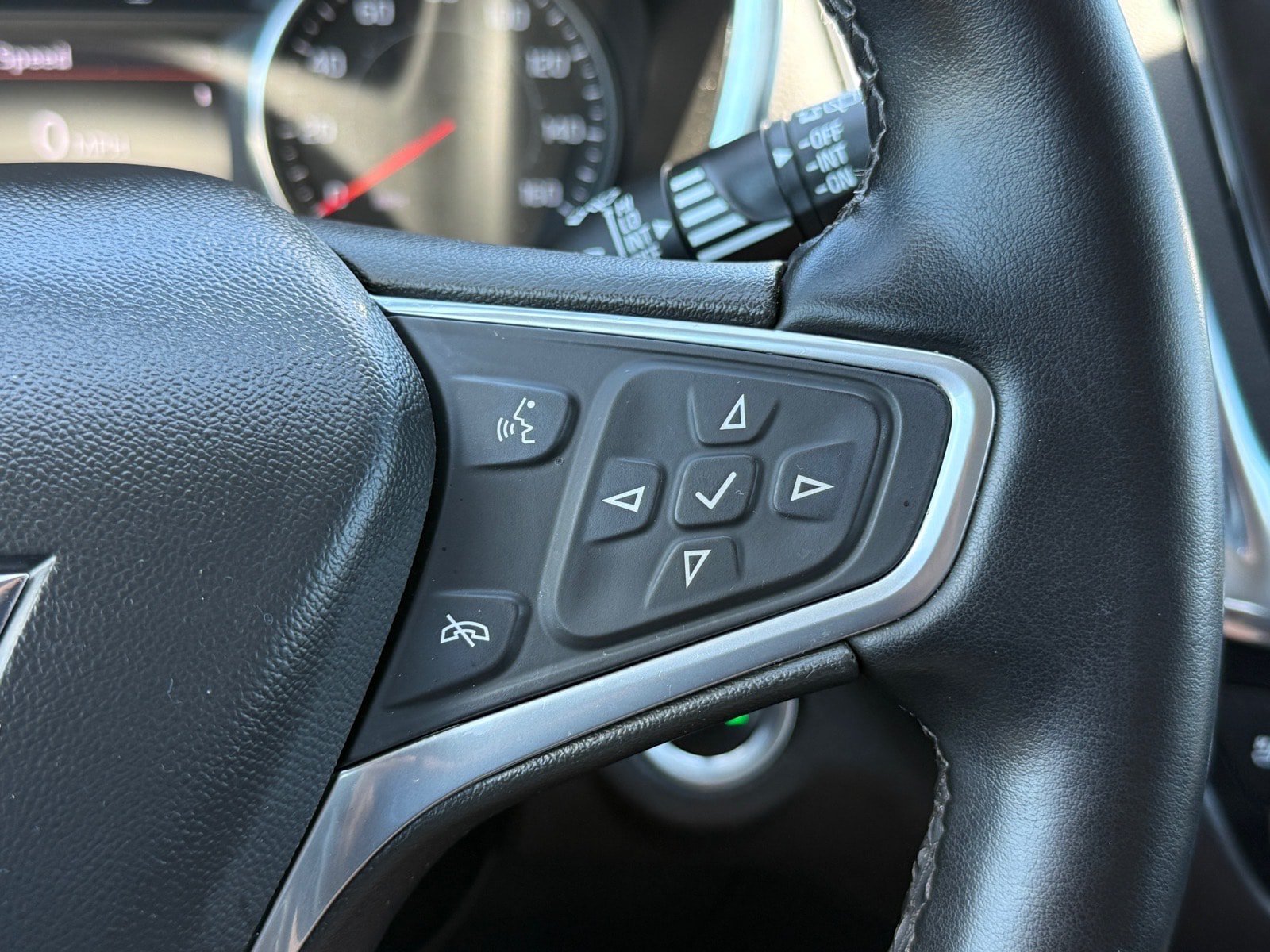 Used 2023 Chevrolet Equinox Premier AWD/4WD image 16