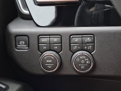 New 2026 Chevrolet Silverado 1500 LT Trail Boss w/ LT Trail Boss Premium Package AWD/4WD image 12