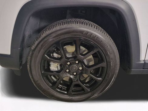 Used 2025 Jeep Compass Latitude w/ Altitude Special Edition AWD/4WD image 11