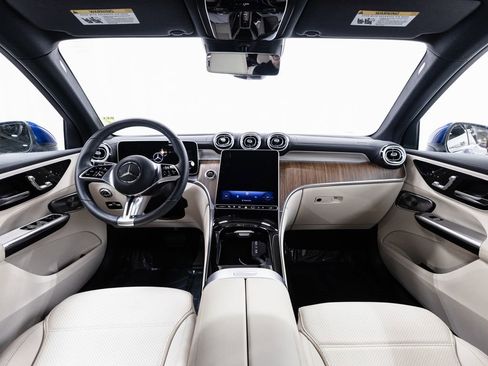 Used 2025 Mercedes-Benz GLC 350e 4MATIC w/ Driver Assistance Package image 26