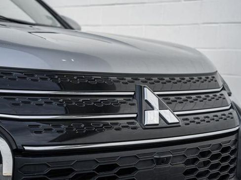 Used 2022 Mitsubishi Outlander ES image 9