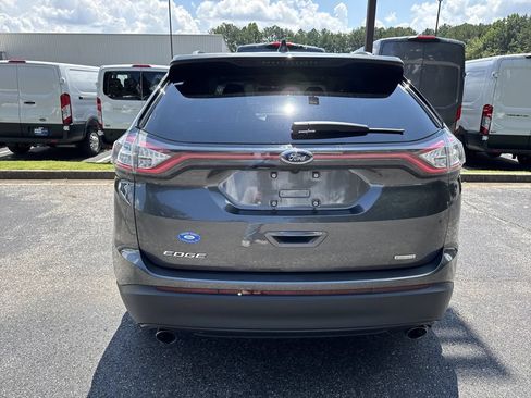 Used 2018 Ford Edge SE FWD image 16
