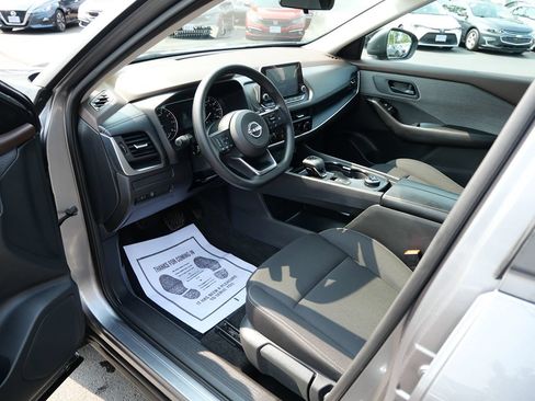 Used 2023 Nissan Rogue S AWD/4WD image 9
