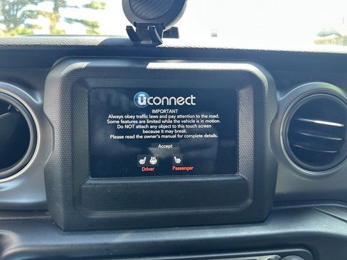 Used 2022 Jeep Wrangler Sport AWD/4WD image 12
