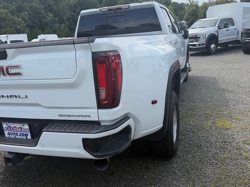 Used 2023 GMC Sierra 3500 Denali AWD/4WD image 17
