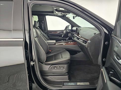 Used 2023 Cadillac Escalade Premium Luxury image 10